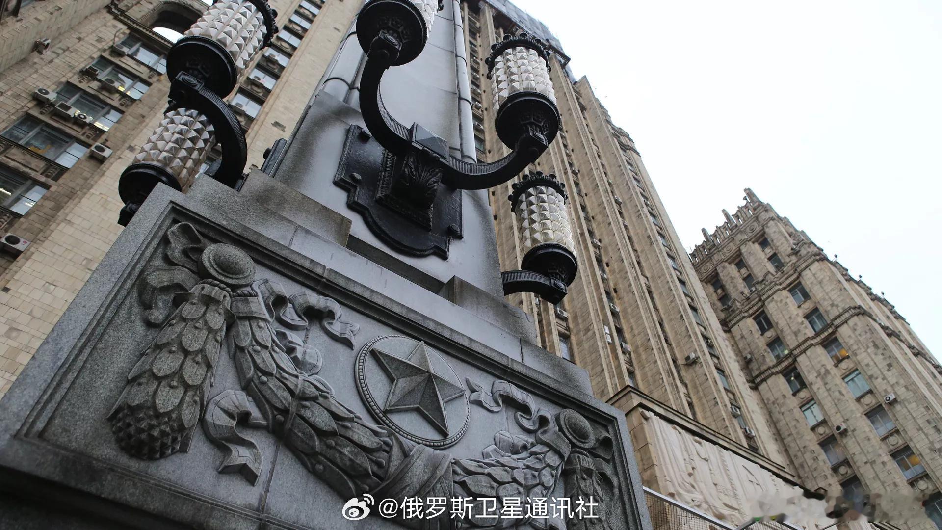 【俄外交部：乌军蓄意猎杀客运巴士和班车 】俄罗斯外交部发言人玛丽亚·扎哈罗娃在俄