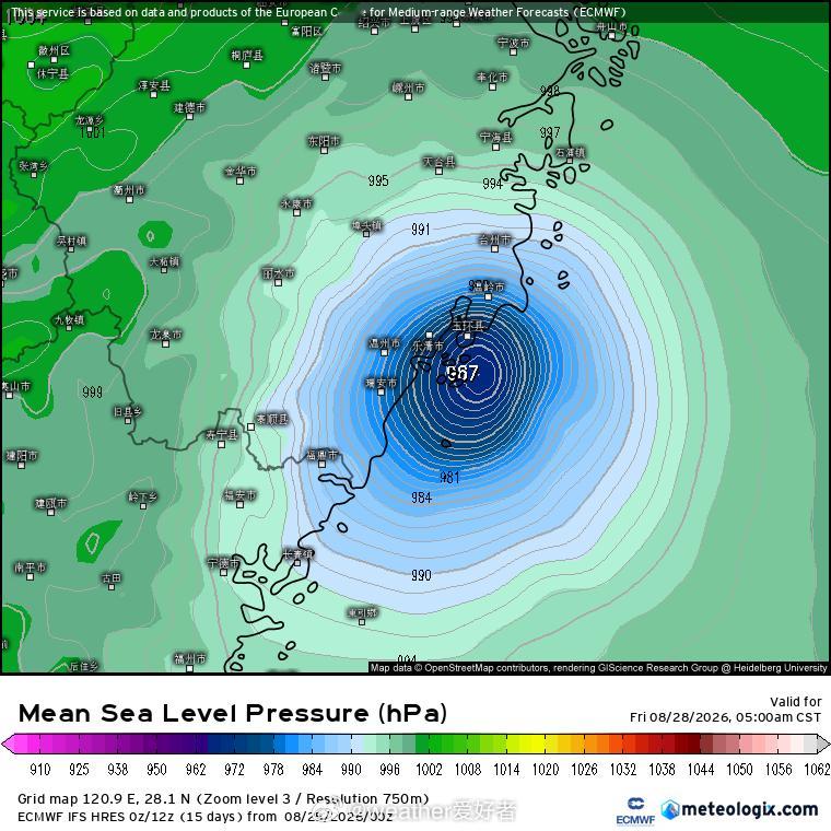 台风沙德尔 强度逐渐减弱中，主体环流即将影响冲绳岛附近。EC新报也是将登陆地再次