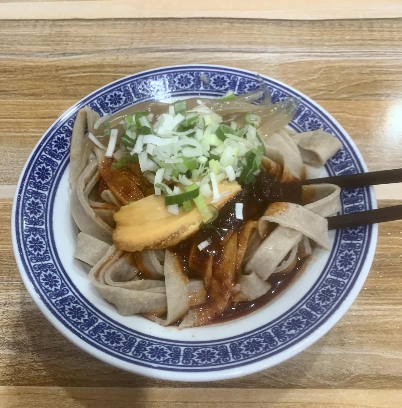 中国最早的方便面—踅面
踅面（别名旋面、页面），是陕西合阳传统特色面食，属荞麦面