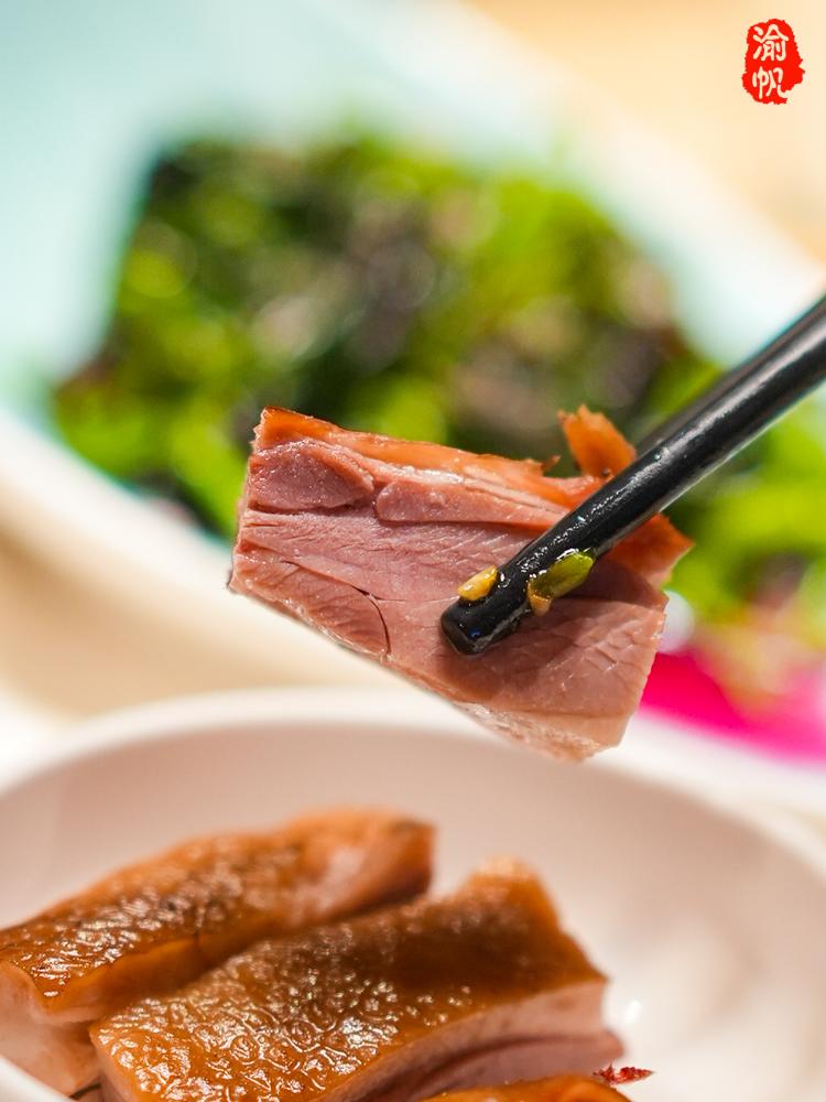 旅途的快乐，一半是山川风景，一半是人间烟火。来到德阳，先被一桌地道川味狠狠拿捏。