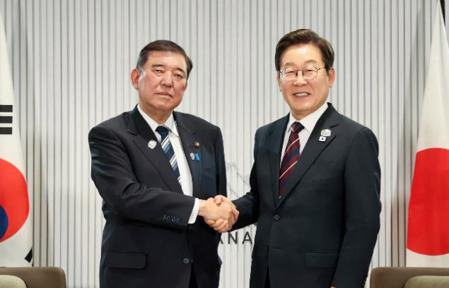 日本和韩国彻底坐不住了！美国媒体分析认为，特朗普要求乌克兰以土地换和平的做法，让
