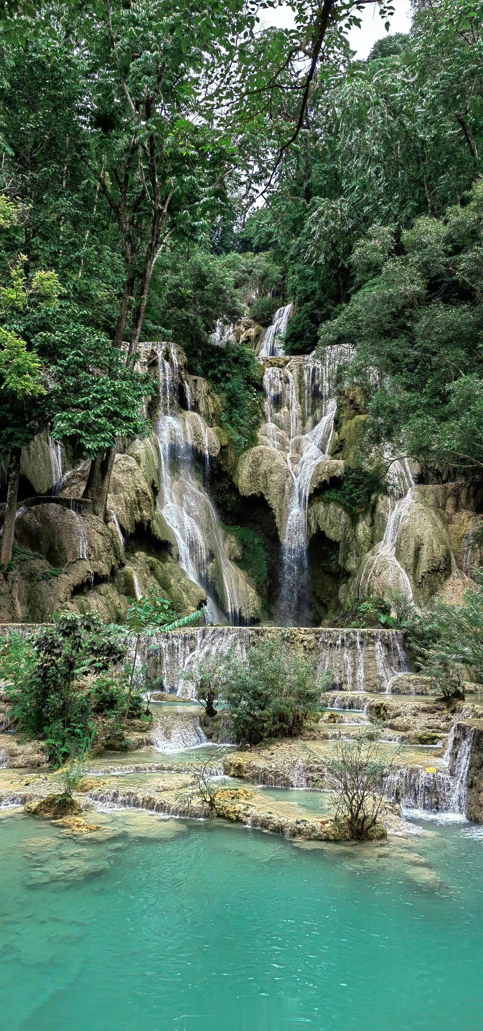 走吧网第七届吧粉节第一天（8月1日）：从磨憨口岸出境，在老挝磨丁坐上中老铁路走进