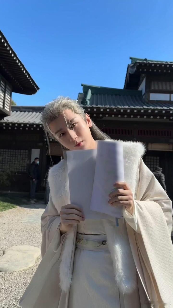 长安二十四计谢淮安比观众先疯成毅演得绝了，那种从骨子里透出来的疯狂满分 