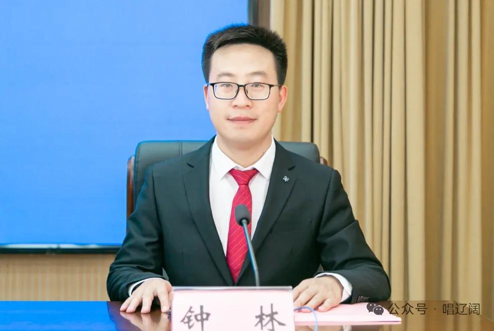 谁说哲学不好就业?华科哲学学院帅气博士哥钟林履新红安县长！其实，哲学就业在文科专
