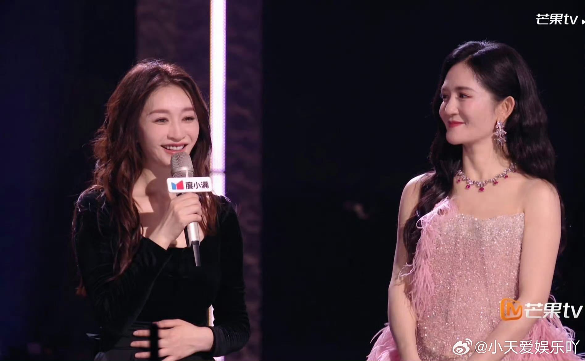 何炅谢娜李维嘉KTV照 谢娜在乘风里的真性情圈了好多粉，看到她和何炅维嘉聚餐的照