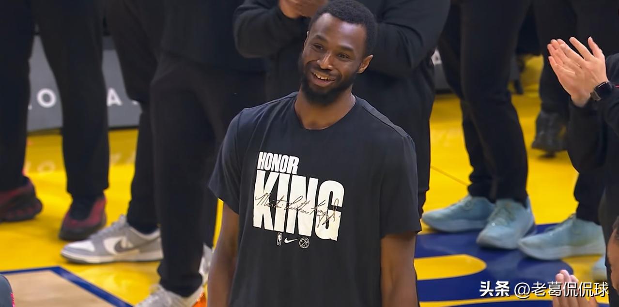 在今天热火客场挑战勇士的比赛中，发生了特别感人的一幕。在比赛开始之前，当维金斯被