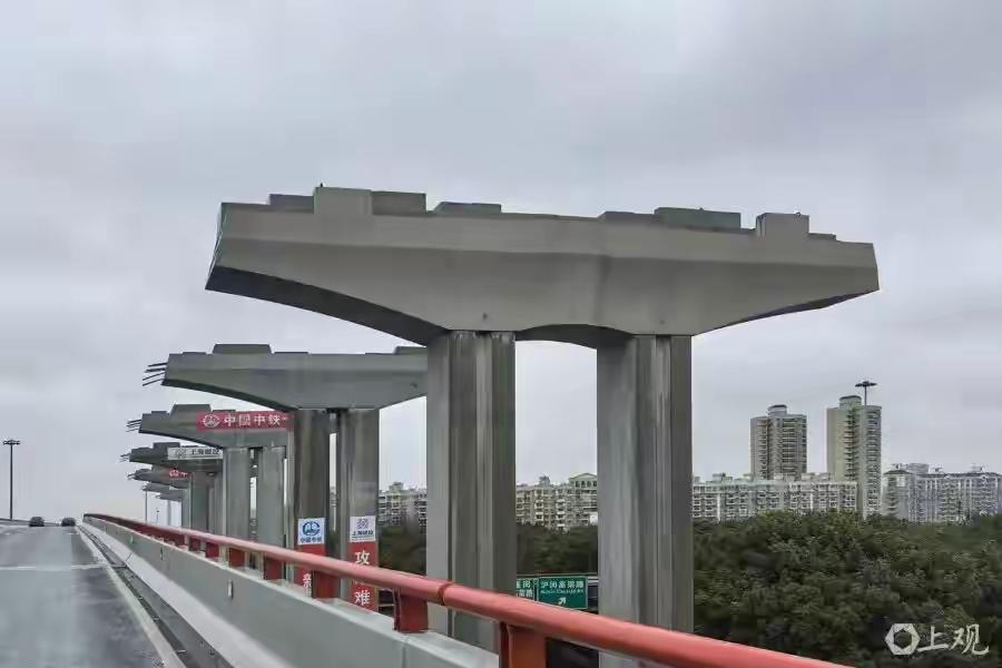 S4下面的银都路啥时候开通啊？
扎堆往金都路下匝道挤，汇入金都路需要几分钟，进入