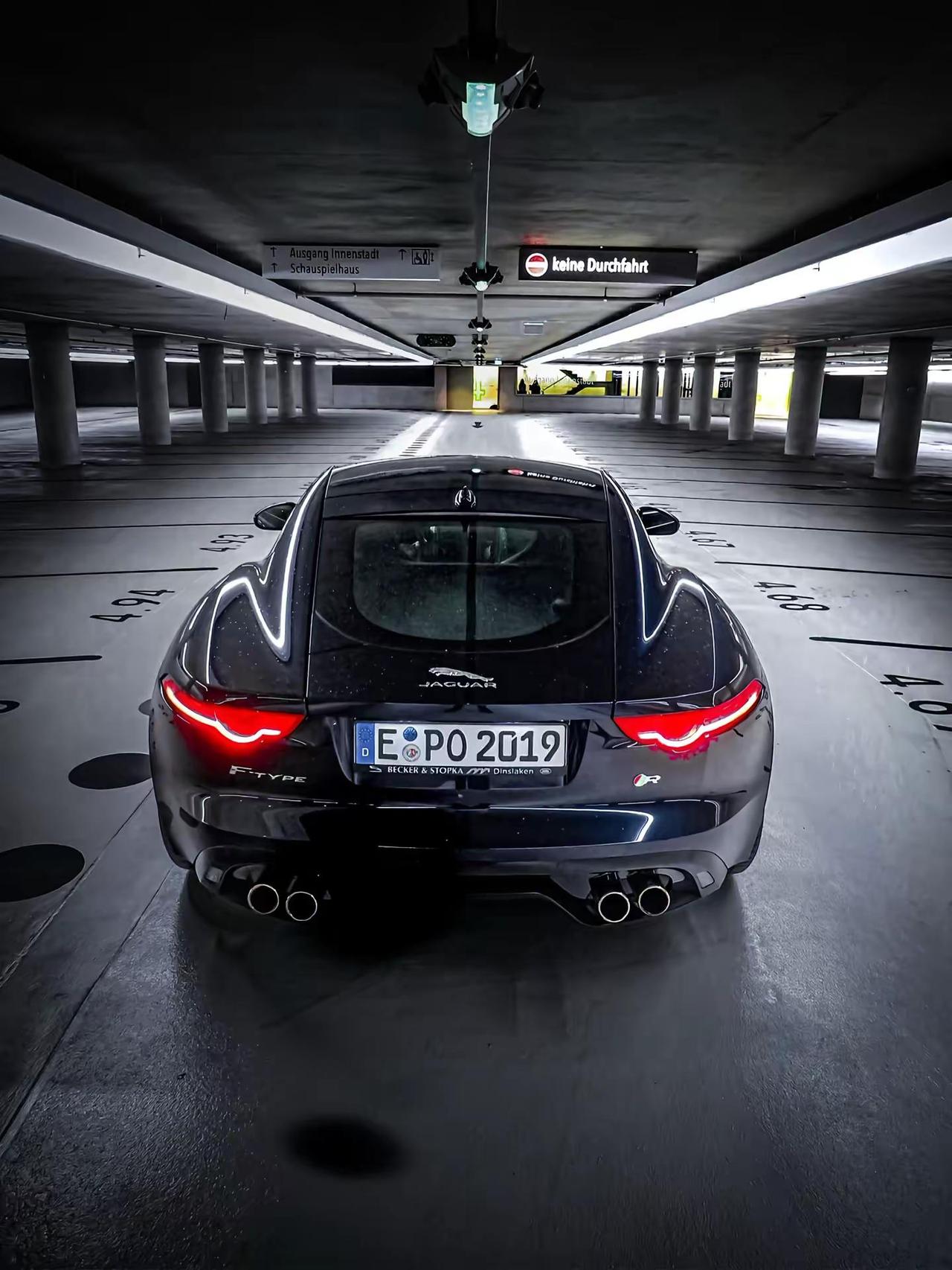 封神尾灯设计-ftype 。姿态 V8 黑马计划 汽车摄影