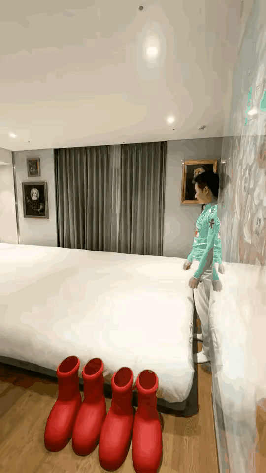 在家里搞这么大的床干啥