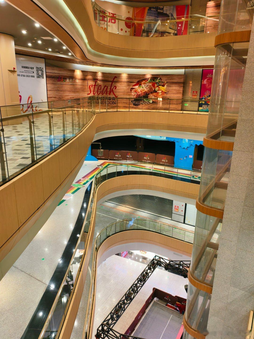 中山商业城建观察录 古镇利和广场4楼餐饮主力层只剩下大师兄+新粤新疆菜2间撑住，