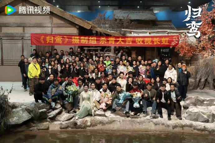 张凌赫林允杀青照张凌赫林允半生纠葛各怀执念 张凌赫林允杀青照，张凌赫林允半生纠葛