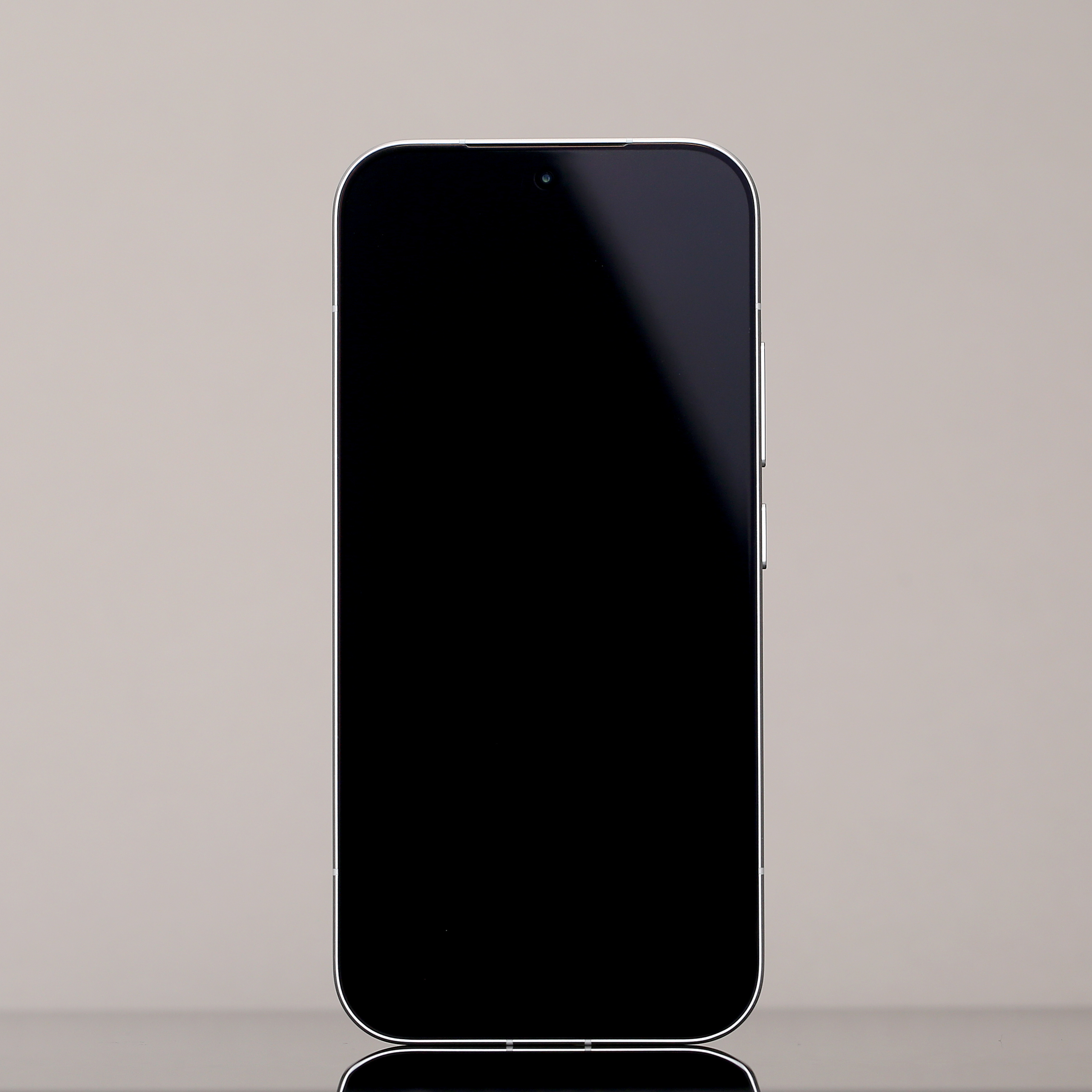 小米 17 系列见峰 1:1 玻璃 AR 膜几乎接近全覆盖，单边约 0.1mm 