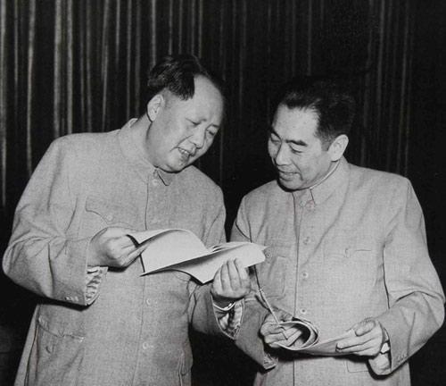 1948年，周总理看见毛主席一直在吃土豆丝，便突然问道：这葱爆羊肉，是不是有点膻