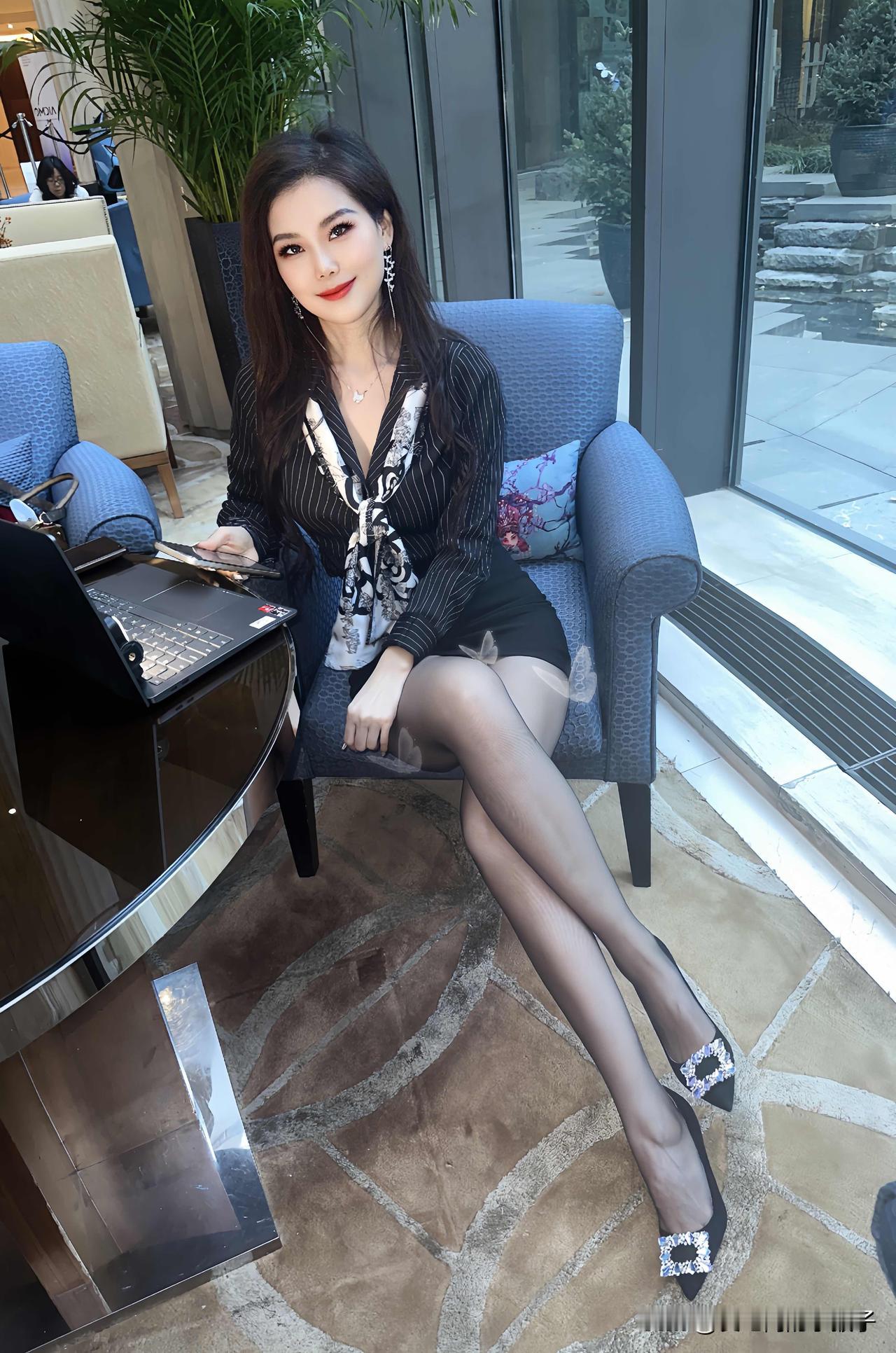 职业女性OL风，会议忙的起飞的一天