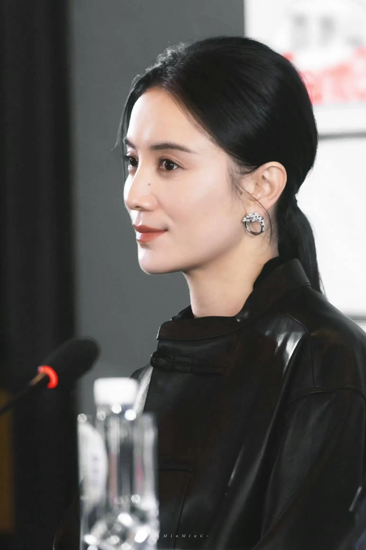 宋佳：一张永远是颜值巅峰的脸。