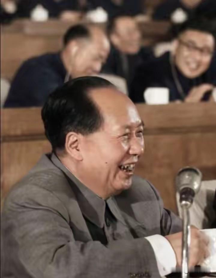 毛选顶级智慧！一句论断看透美国霸权宿命，几十年预判全部应验
 
《毛泽东选集》里
