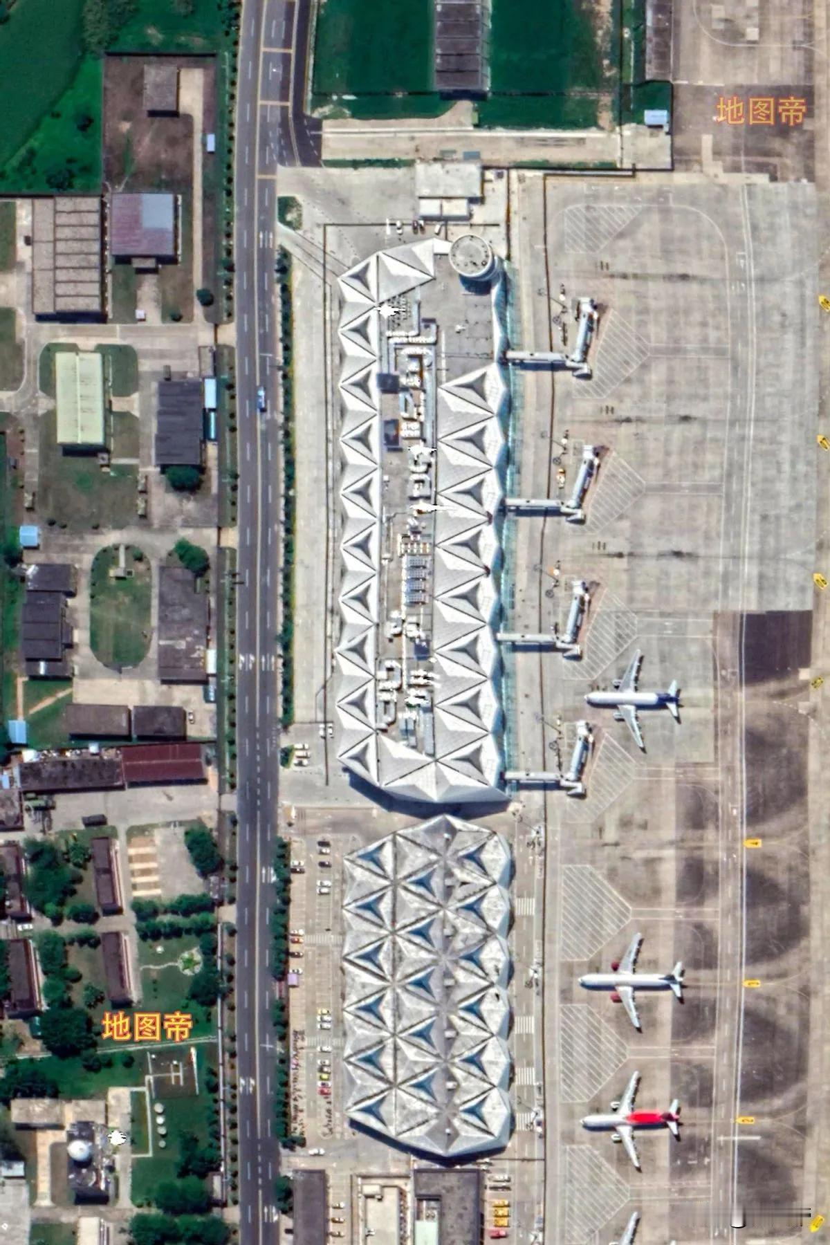 惠州机场既然都大动作扩建了，为什么不一次性改造完，把军用机场的东西还给部队，自己