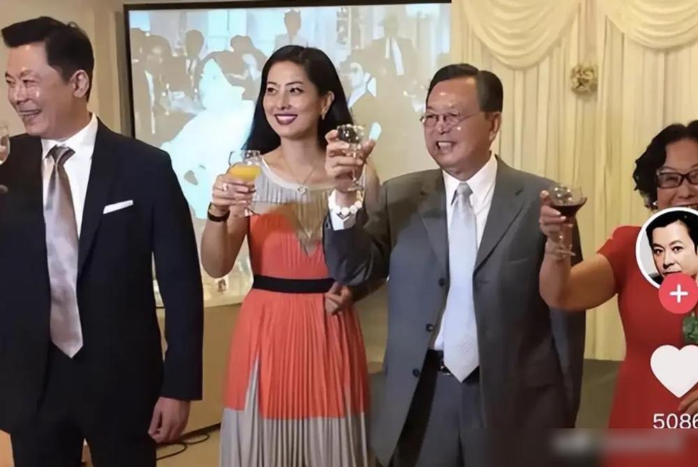 在国内挣钱，跑美国开游艇！孙思瀚被网友追着骂，他黑着脸回怼了一句话。
你刷到他