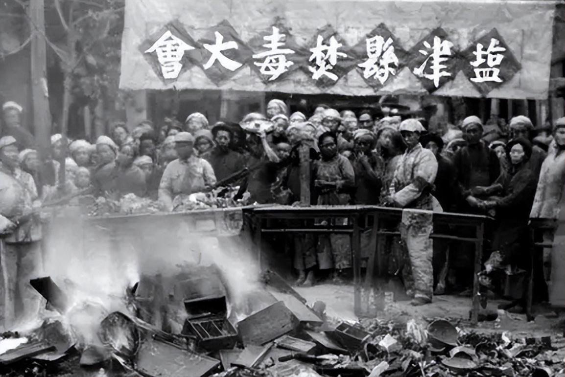 最近总有粉丝问我一个百思不得其解的问题：为什么新中国能够只用短短三年，就彻底肃清