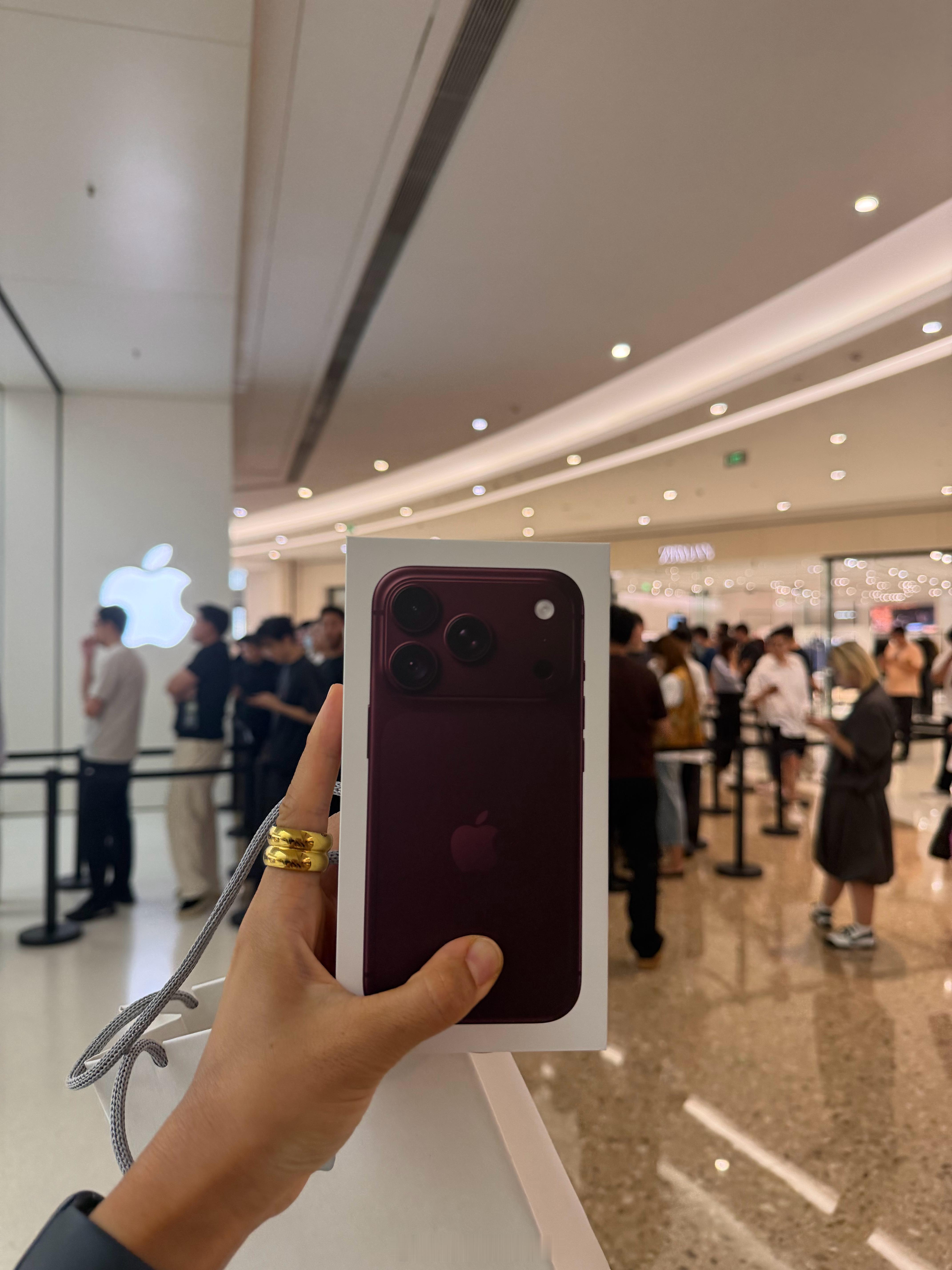 iPhone18 Pro首销翻倍酱酱～今早才下单今早就在店里拿到货了我这是幸运还