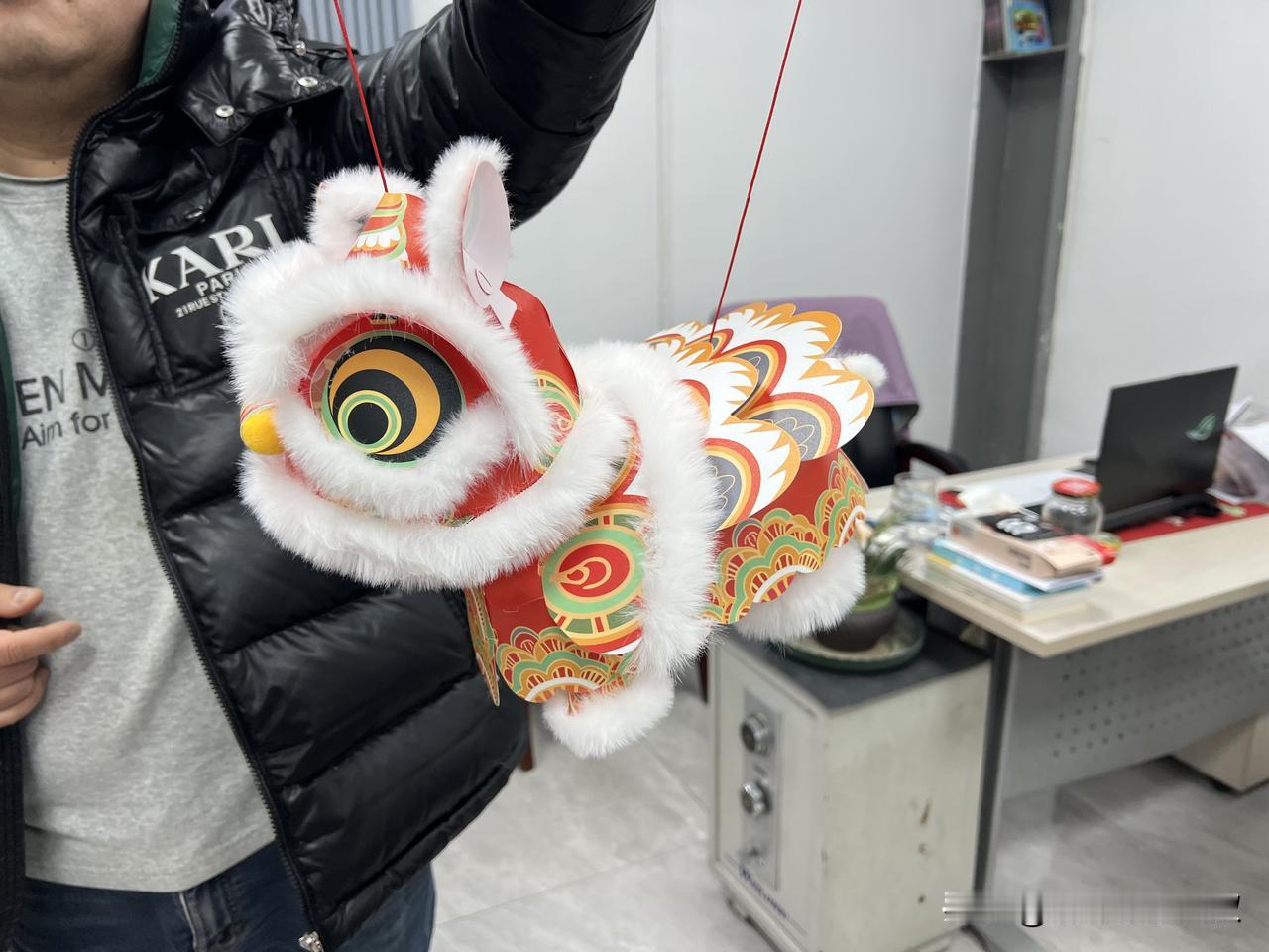 【过年真实图鉴：千里奔袭，只为躺平】

一进腊月就掰着手指盼过年，揣着满心欢喜奔