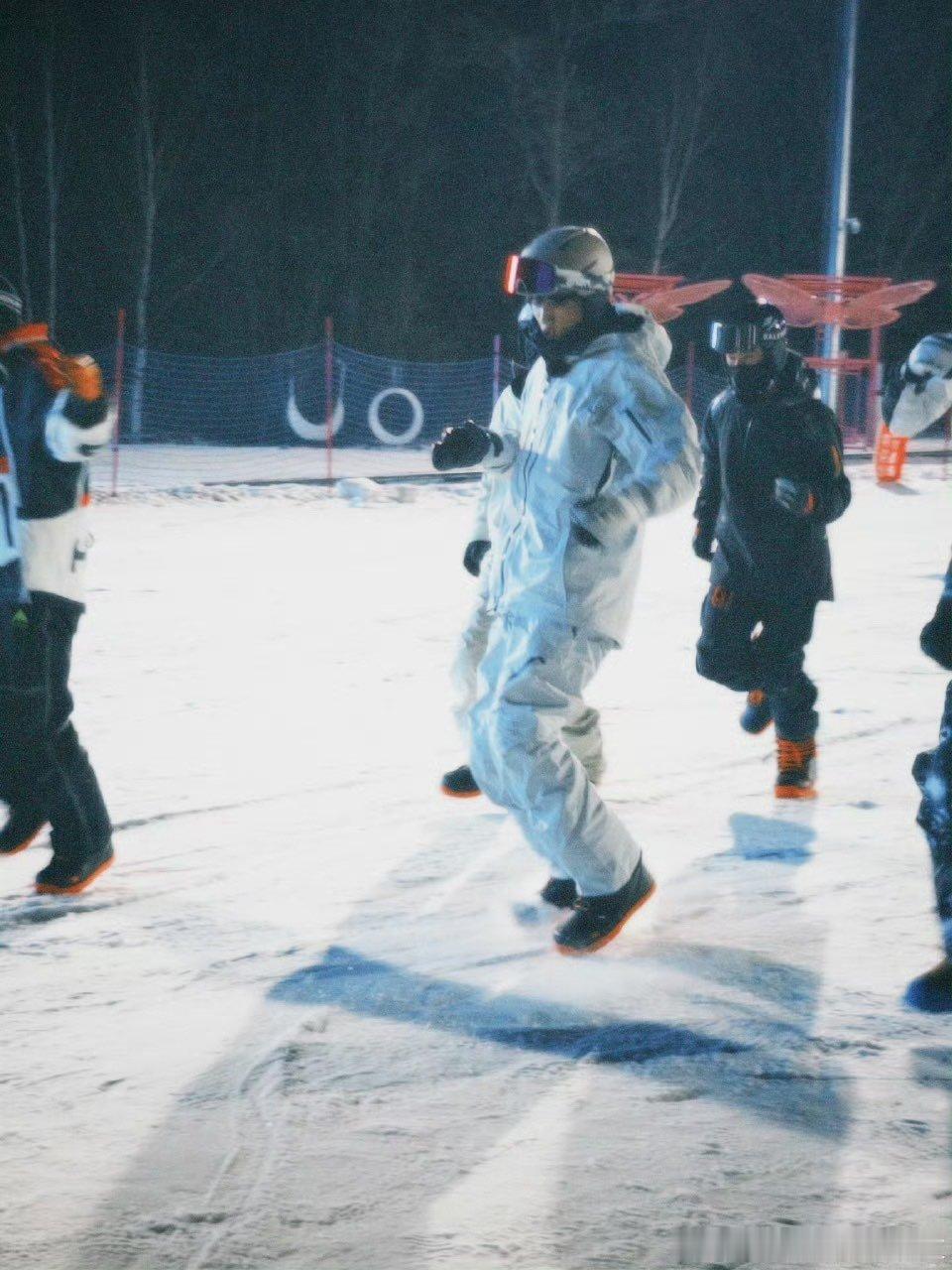 刘耀文说自己太有天赋了刘耀文晒滑雪 刘耀文说自己太有天赋了 