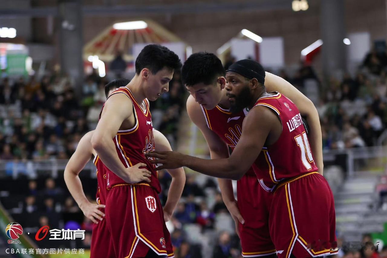 CBA俱乐部杯奖金出炉！

据悉，本届CBA俱乐部杯比赛奖金分配如下：冠军200