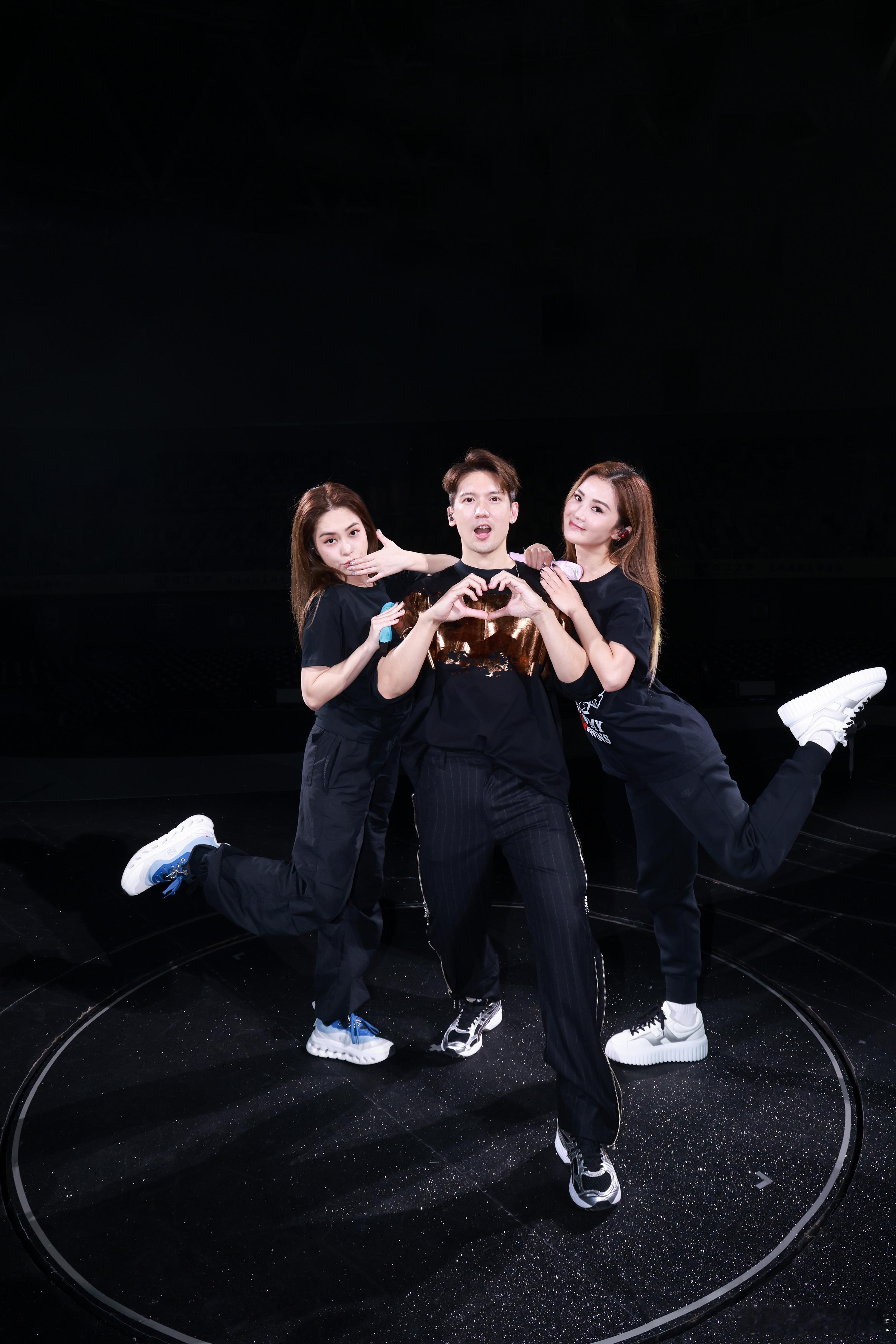 #Twins关智斌E家三口# Twins汕头演唱会是懂预热氛围的！除了邀请粉丝看