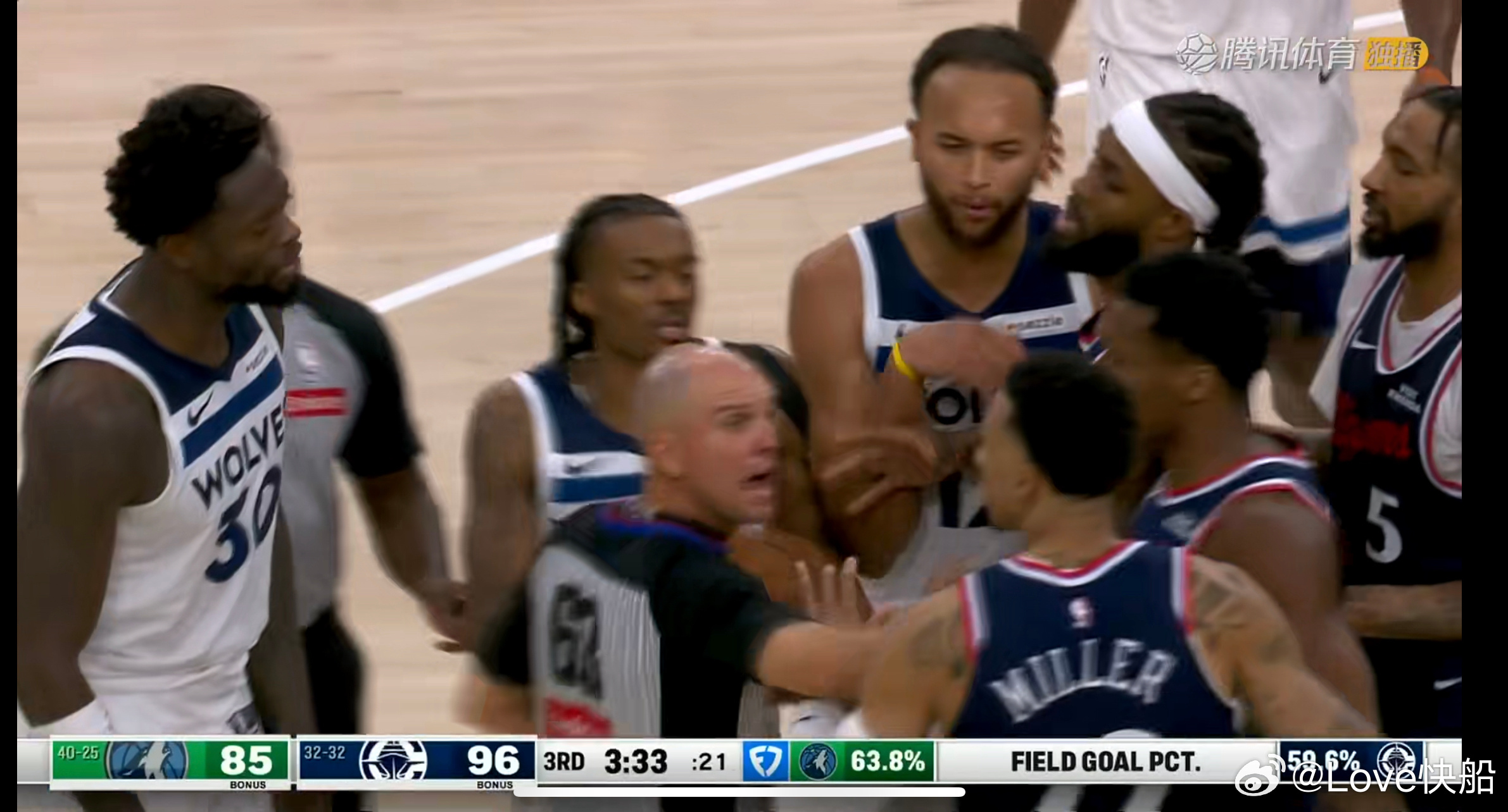 兰德尔每次打快船都有冲突！！！！ 