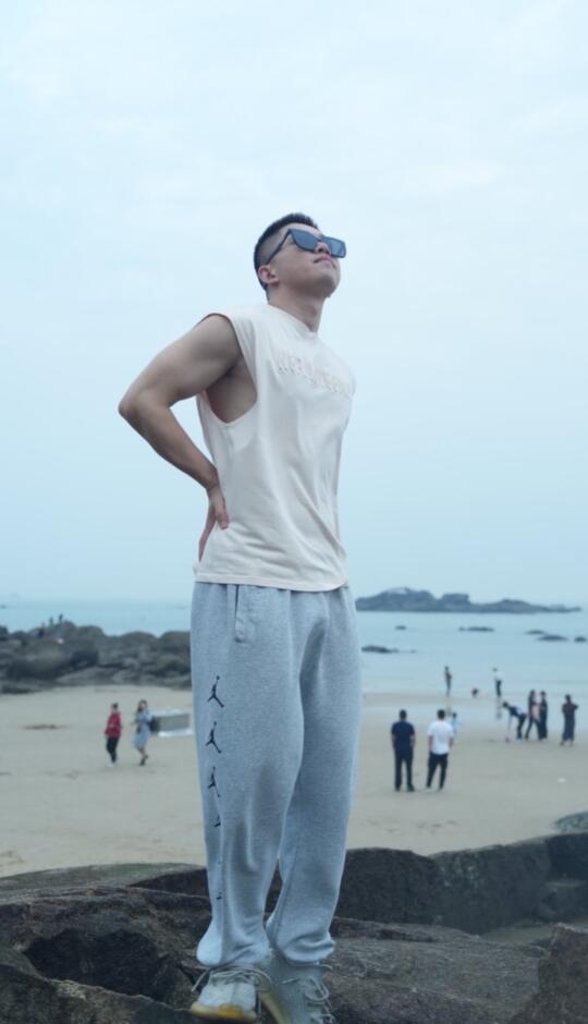 直男勇闯海边