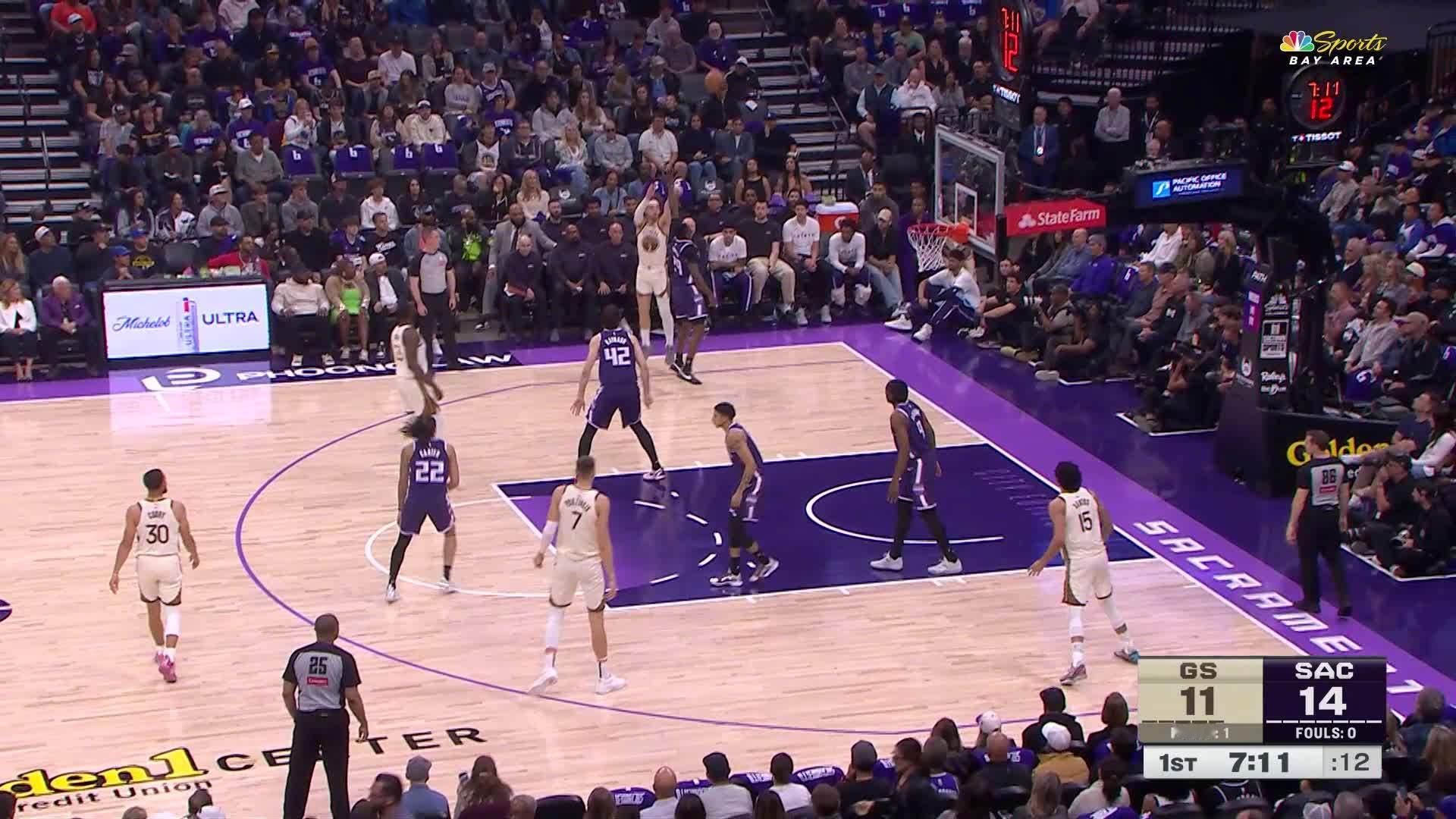 波齐姆斯基底角三分。勇士17:14国王。勇士vs国王