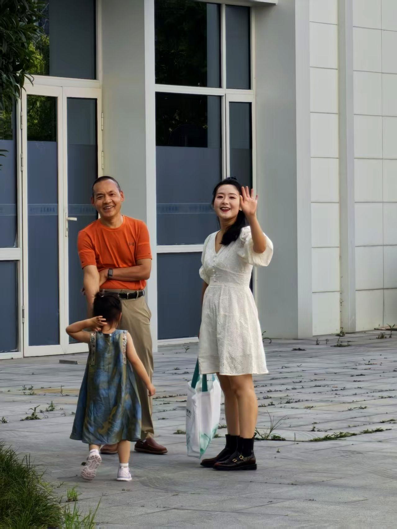 现在逛商场最大的感受是什么? 现在逛商场，最大的感受就是它变得越来越像“综合体”