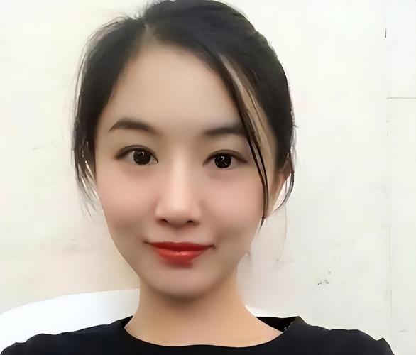 说实话
翟欣欣这种女人
就算关进监狱也不受待见……

因为纸包不住火，她做的那些