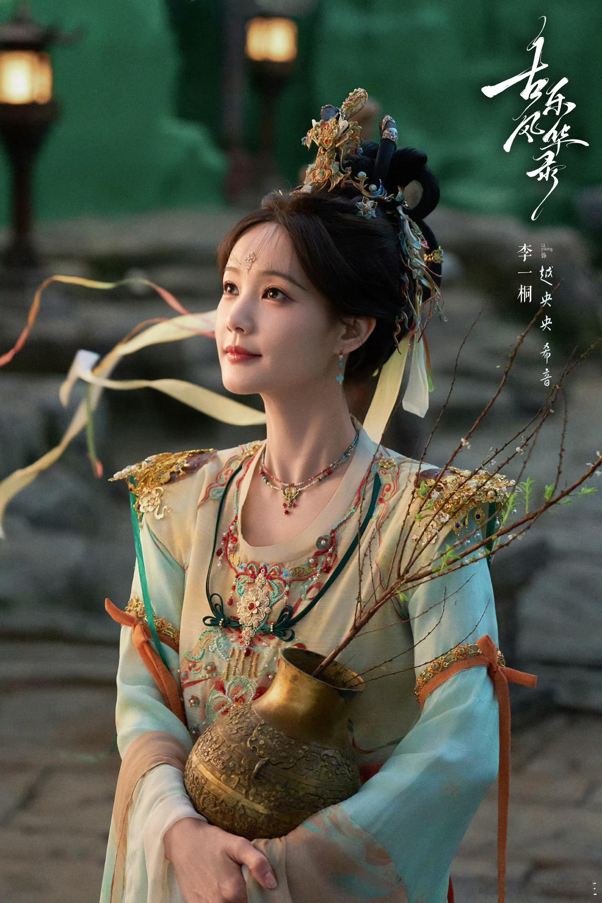 其实，李一桐之所以扛不起剧，还有一个重要原因，就是她接了太多古偶剧了，造型也都差