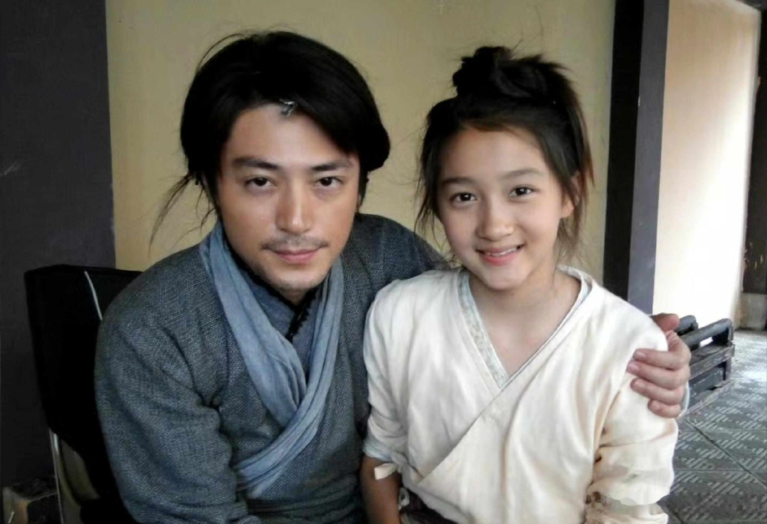关晓彤13岁演的怪侠一枝梅考古关晓彤早期荧幕造型！13岁出演柴嫣，没有精致妆造，