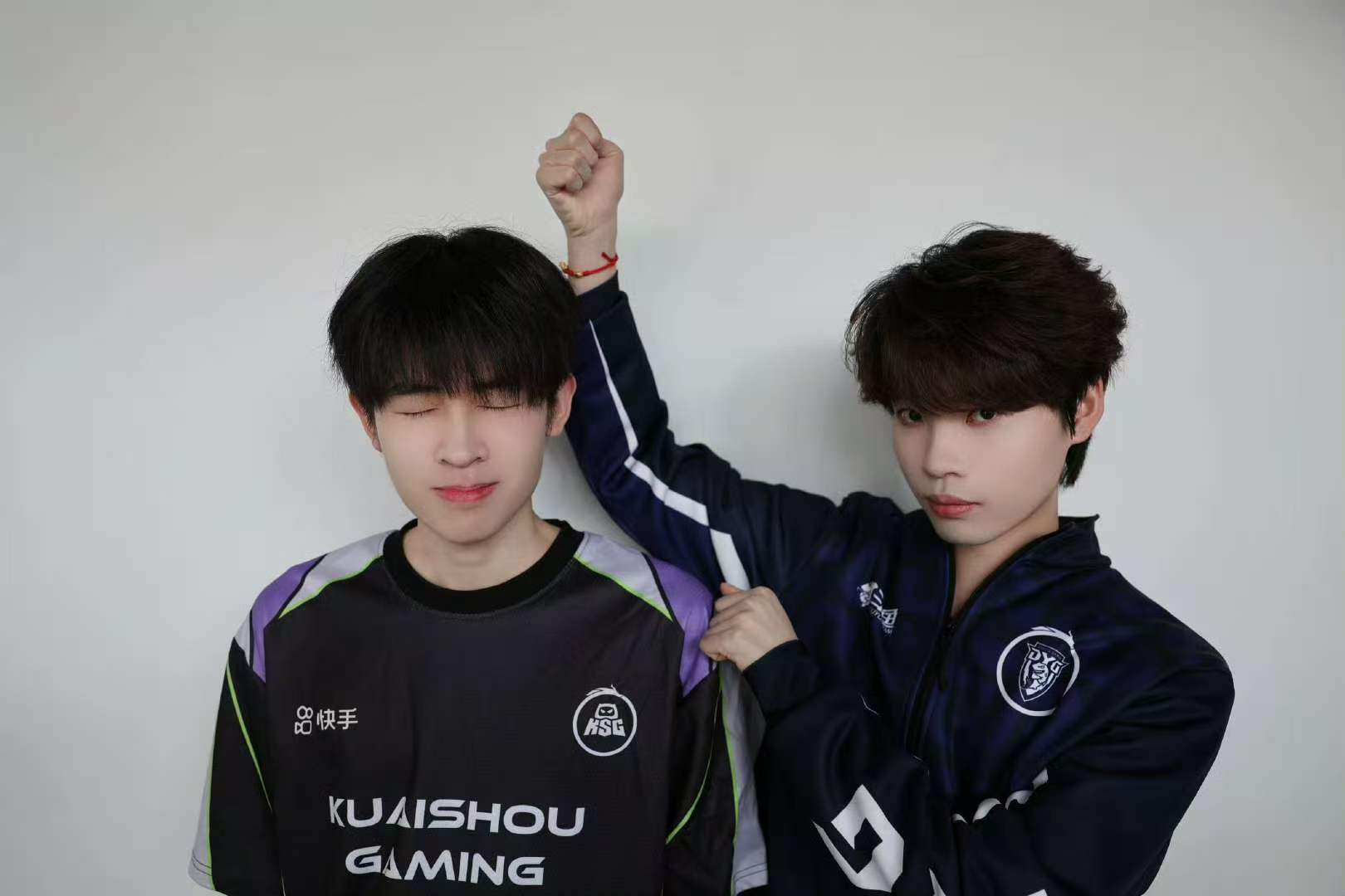 向鱼敲一下风箫向鱼风箫合照向鱼风箫合照 两位萌萌人 