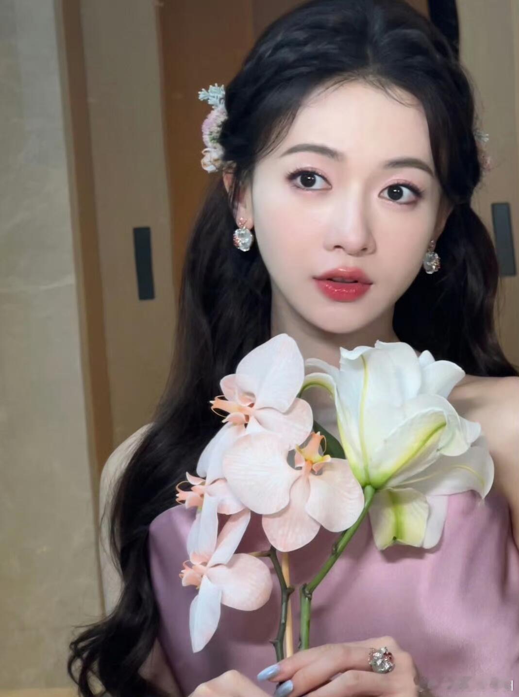 好演员遇上好剧本，才能真正擦出火花~期待吴谨言早日带着新角色回归，狠狠支棱起来于