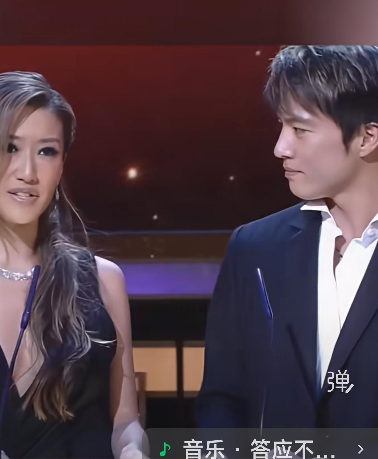 哇！安志杰好帅呀，我超喜欢他，他不仅帅气，还很有型，而且还有点腼腆呢。
没想到安