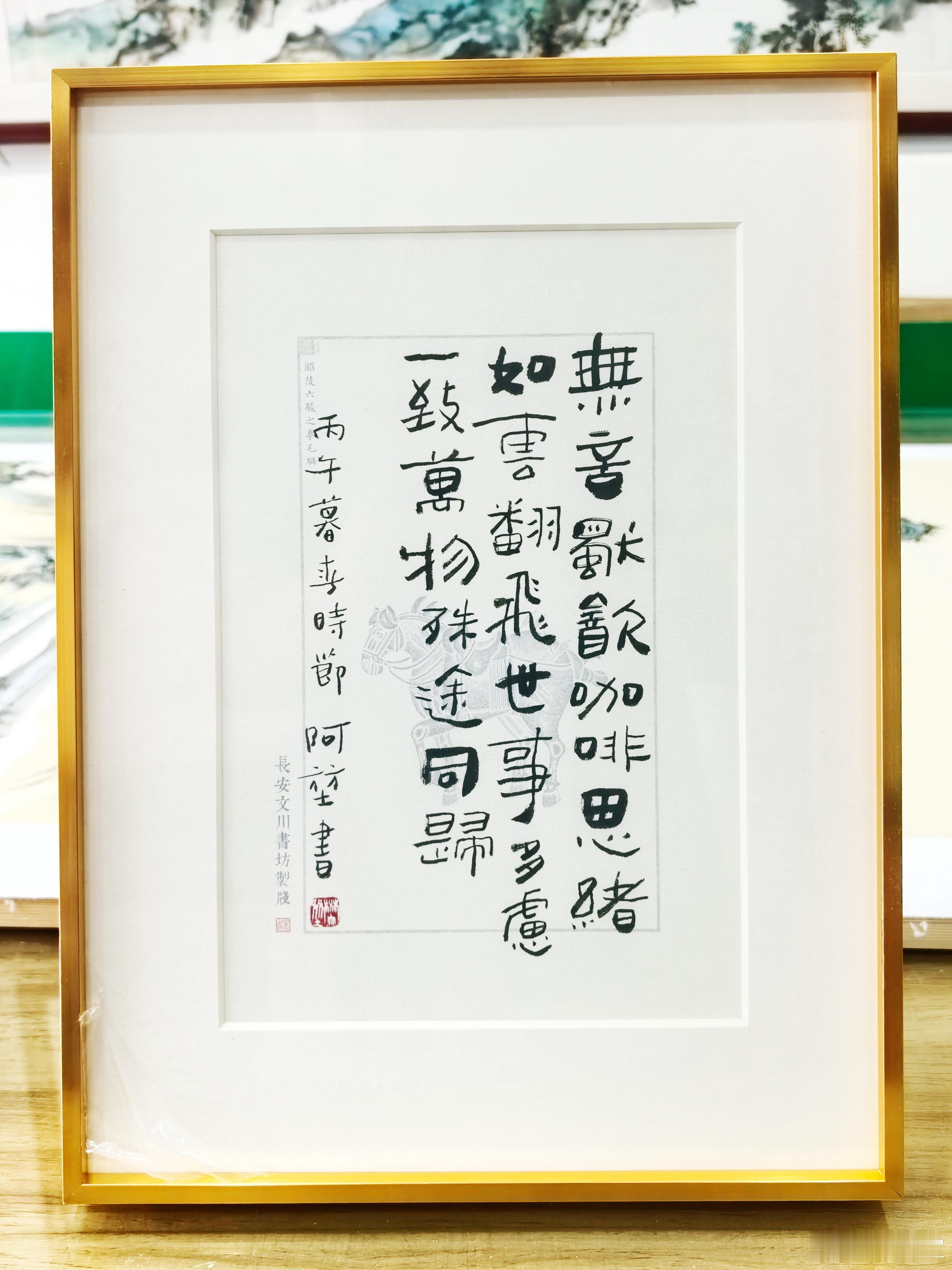 无言独饮咖啡，思绪如云翻飞。世事多虑一致，万物殊途同归。 
