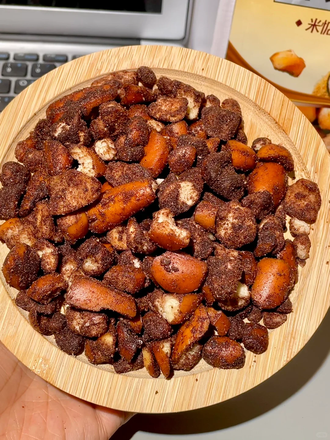 我妈：你这面包边角料吃起来还挺香的啊！！！