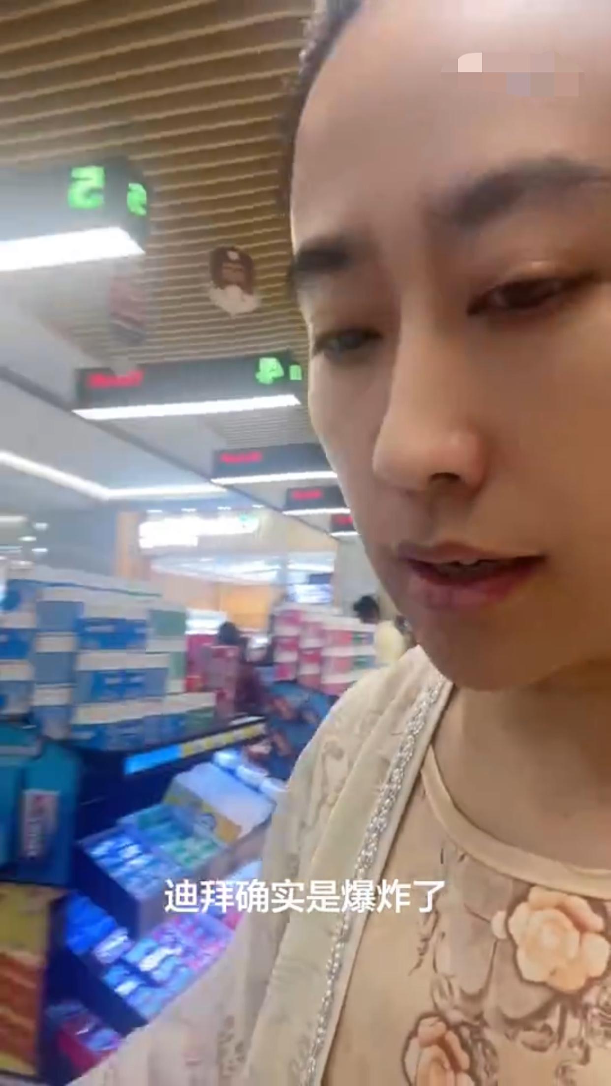 有一位在阿联酋迪拜的中国女子表示：迪拜确实有爆炸，不过她没有看到真实的爆炸，但是