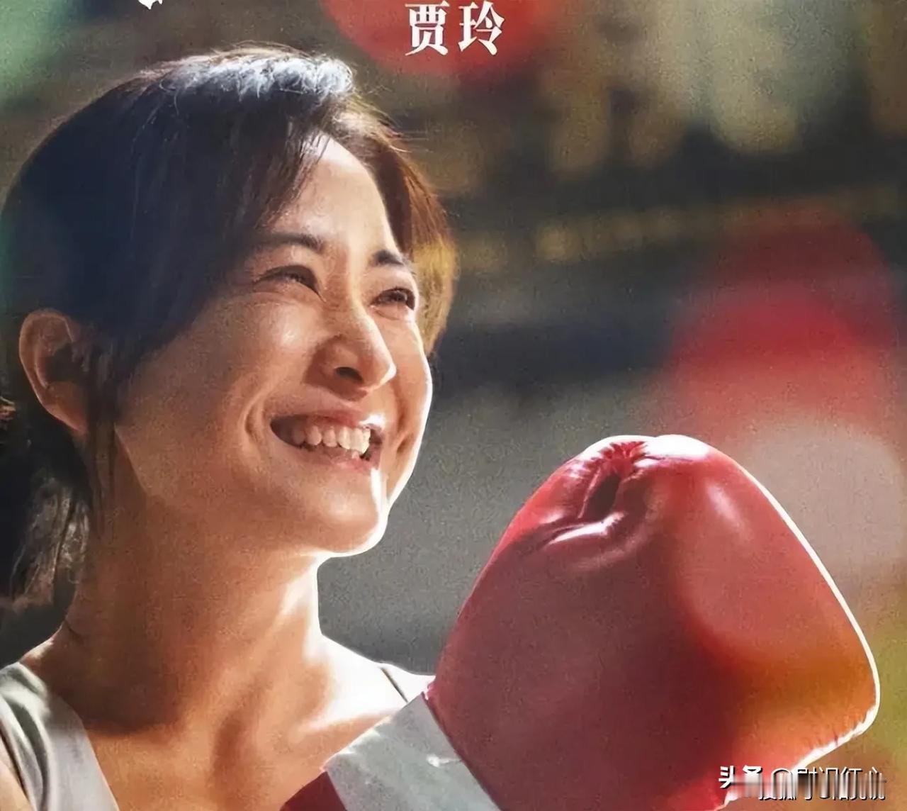 贾玲她那个《热辣滚烫》的电影可真是使劲儿地宣传，到处都能看见。这是真的，不过这也