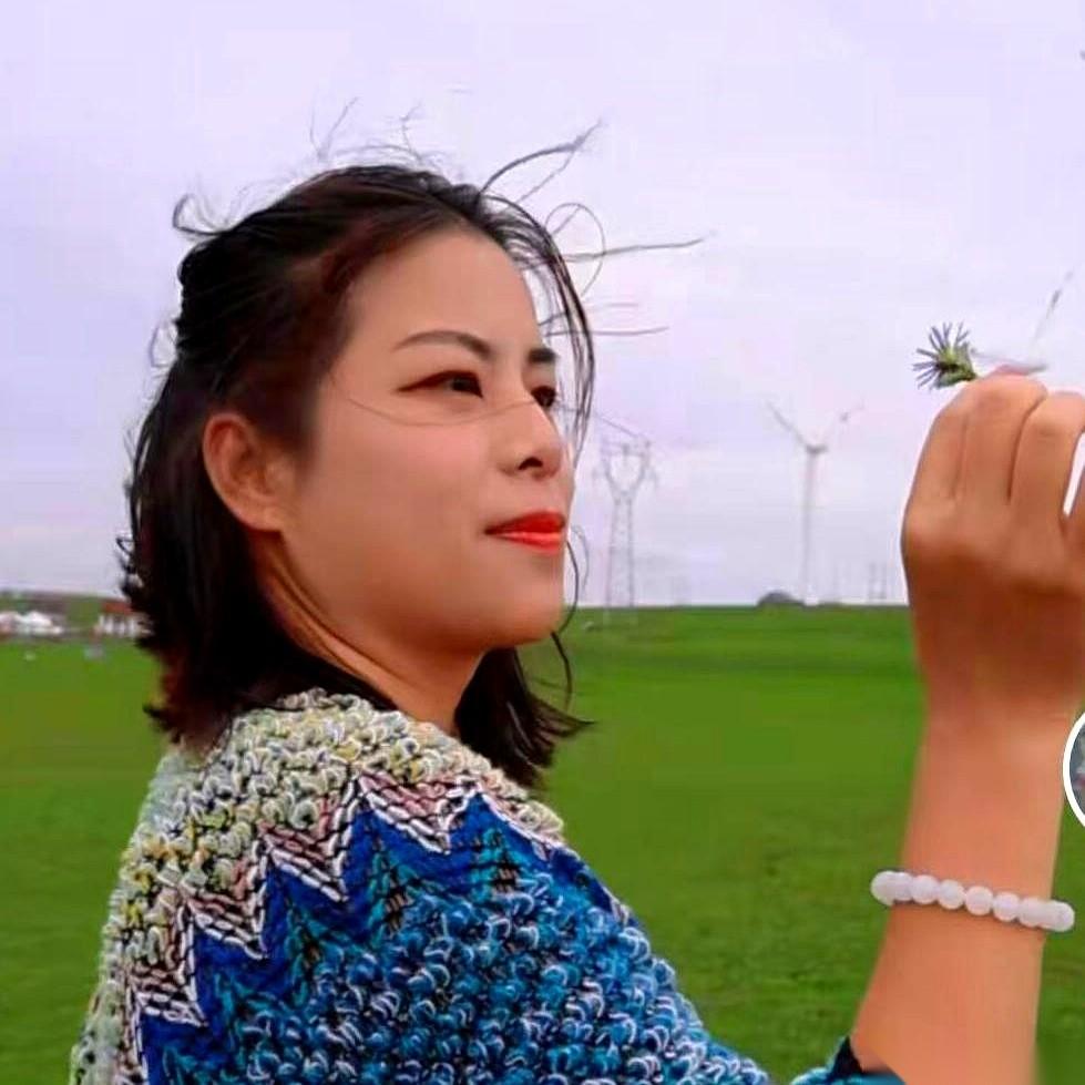 江湖上不见了那个最敢说的妞儿，一堆人就脑补了一出宫斗大戏，说她被人踢出局了，掰了