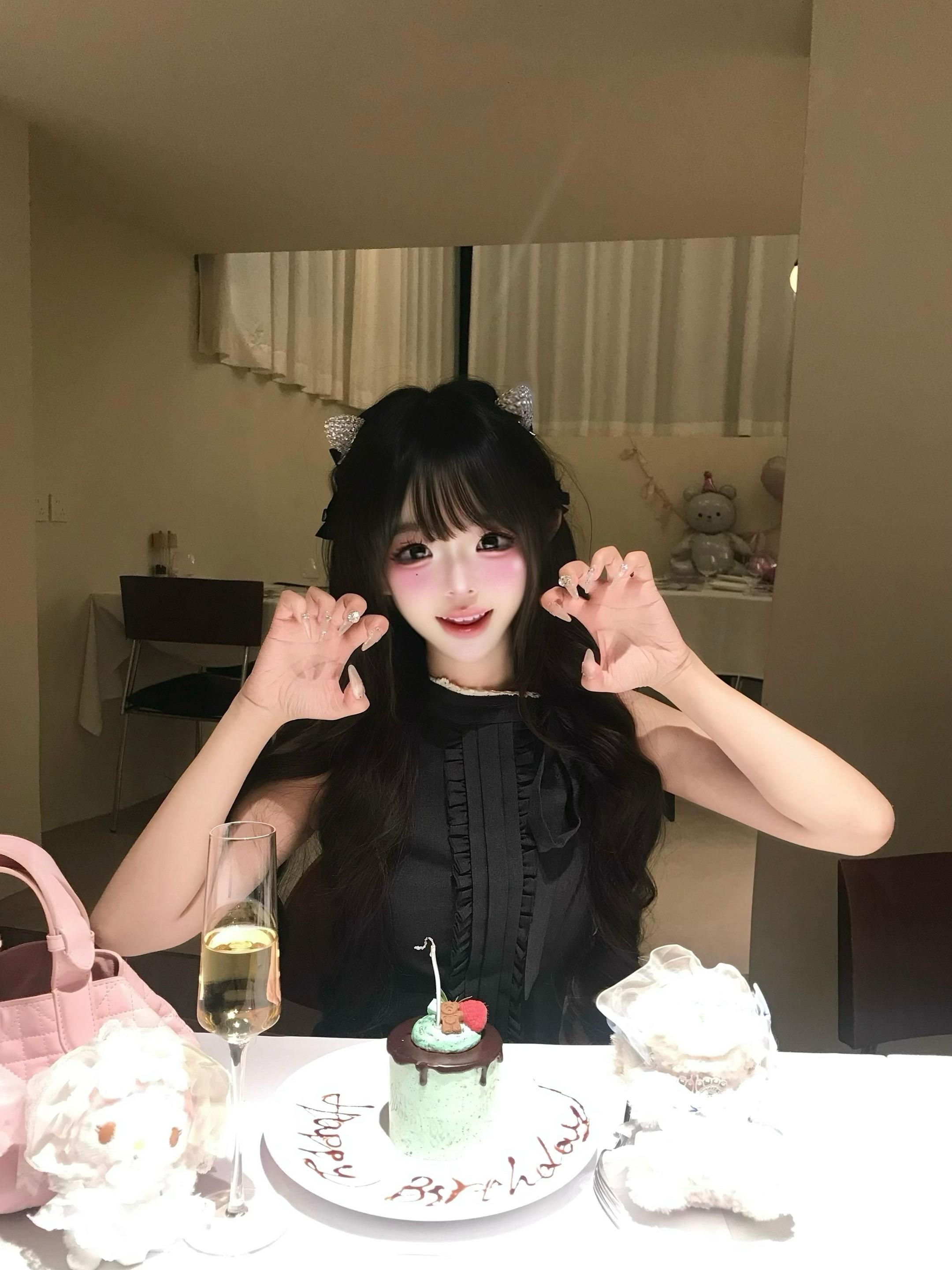 你说什么我听不懂 因为我头上是两个妙脆角₌᳐･֊･₌᳐ ੭