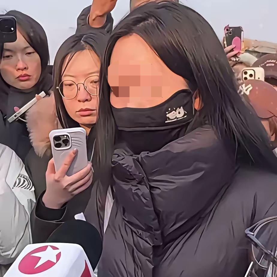 我的狗可以吠、尿、拉、追、咬，但你不能…
我可以违规带猫进宿舍、挑衅你，但你不能