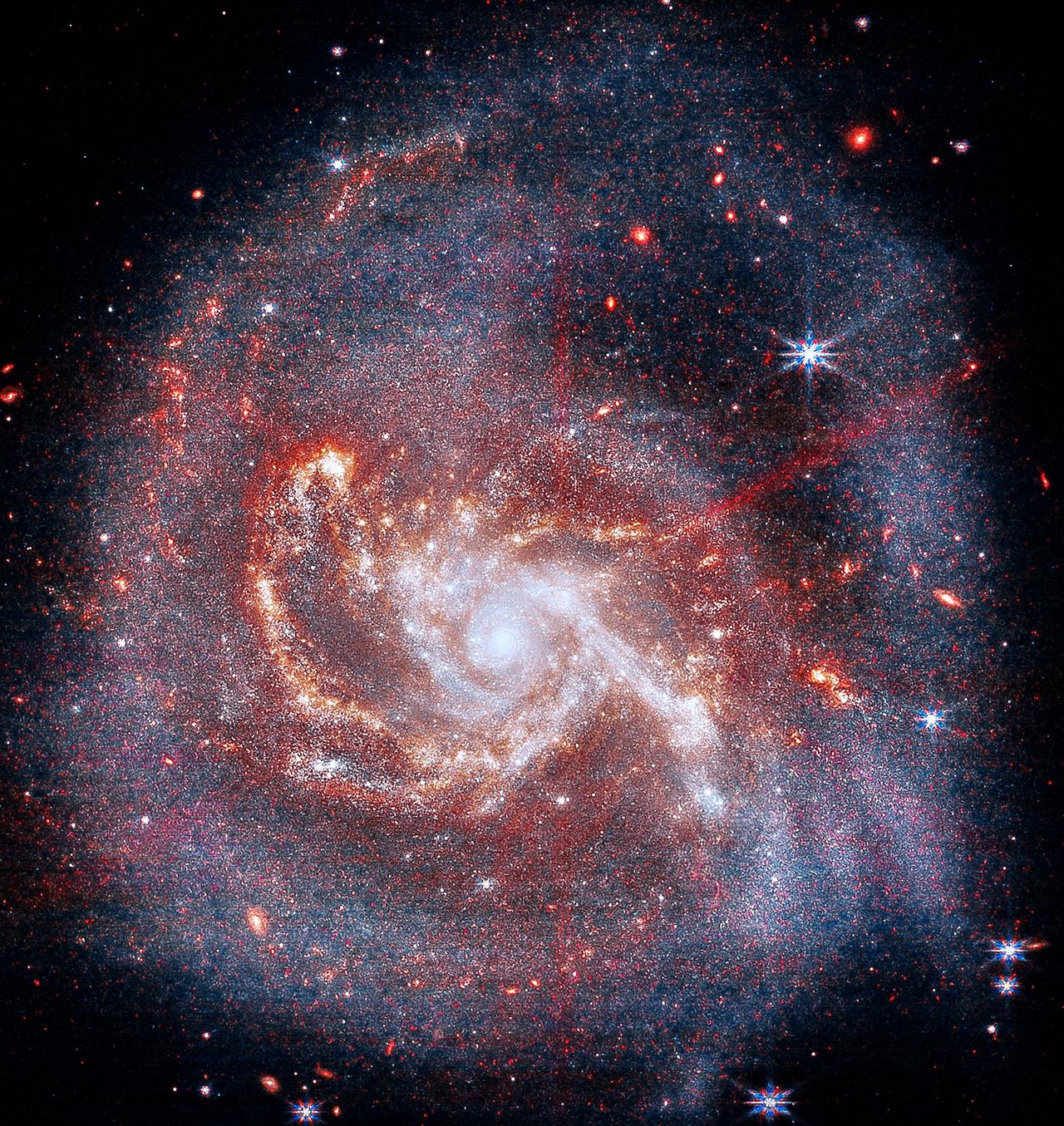 这是一个星系吗？不，这是两个星系，正在融合的过程中。
NGC 3256位于约1亿