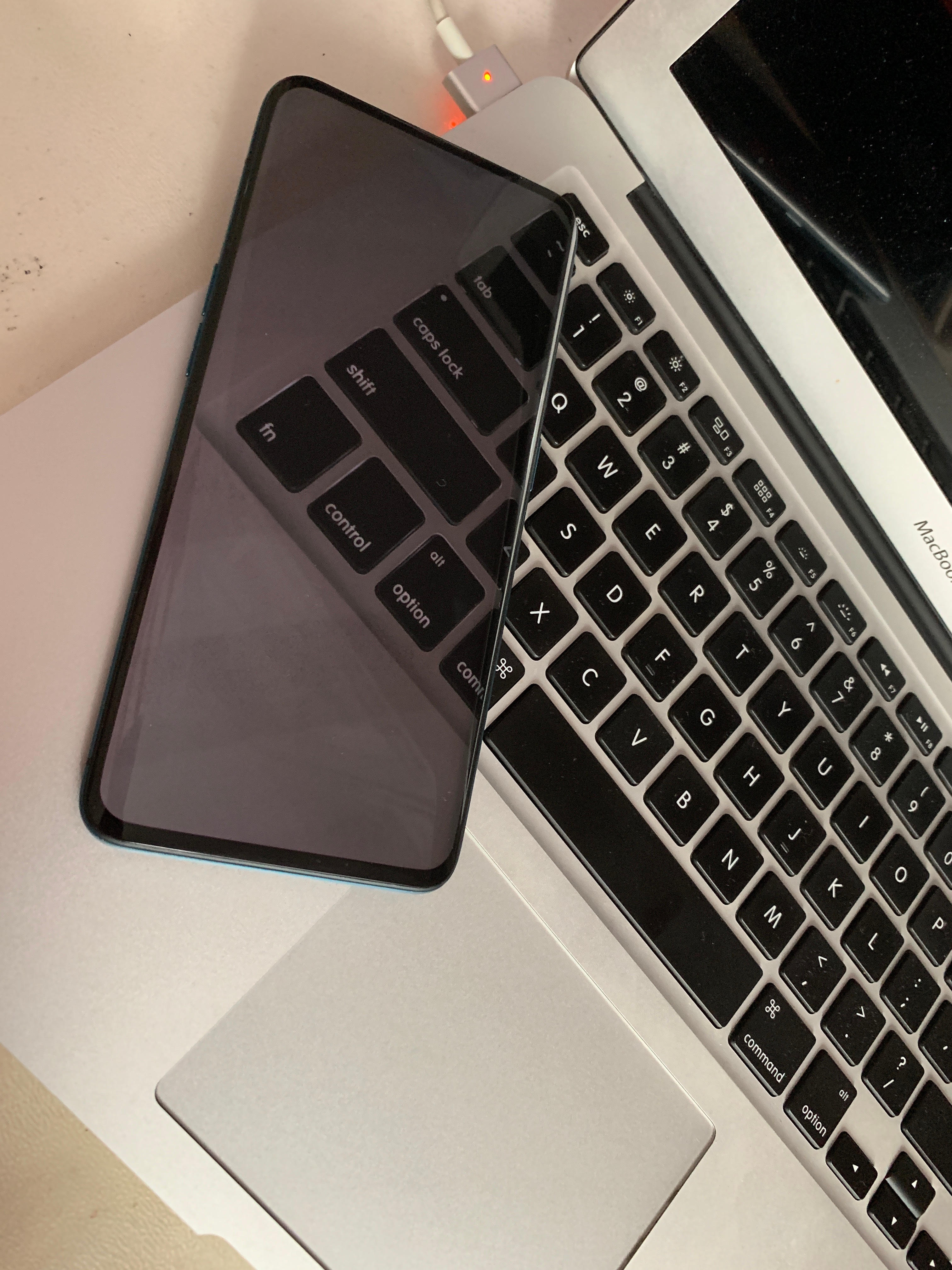 建议禁止16岁以下使用社媒这个东西不是得正确引导吗有个说法叫堵不如疏一味的控制不