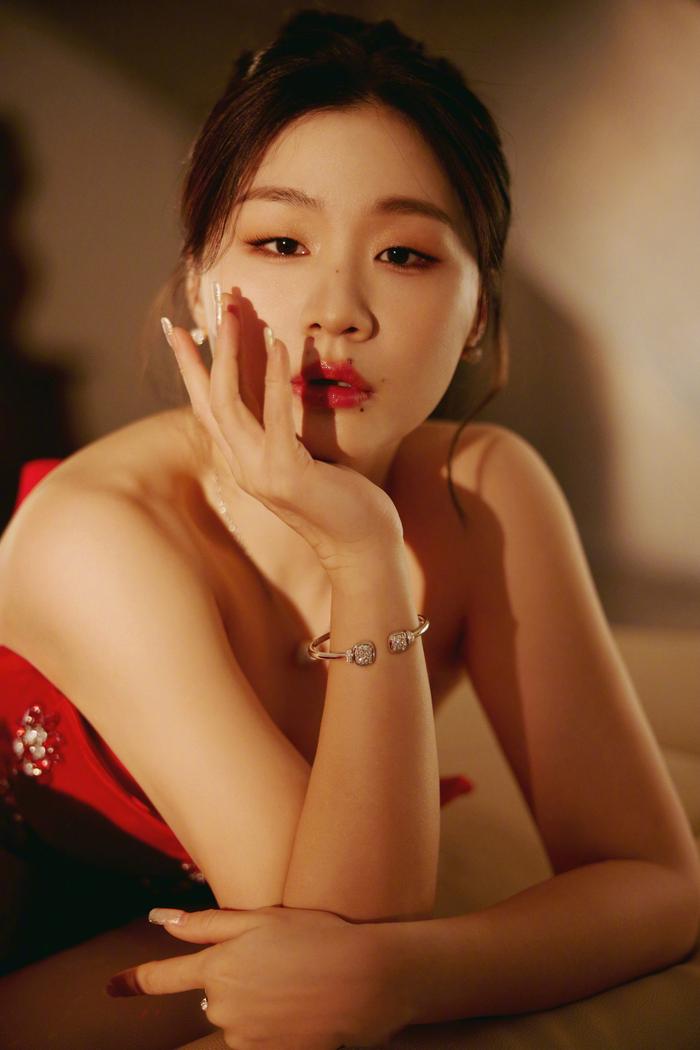 王家卫是什么人
繁花“争议编剧”古二曝光的录音中
“正牌编剧秦雯”默默吐槽193