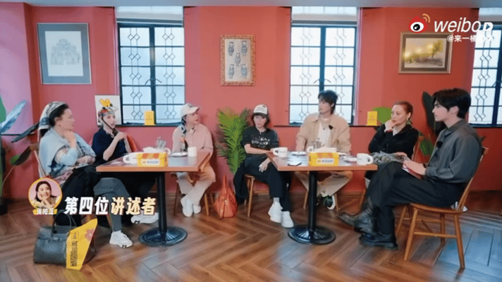 张柏芝又开始胡言乱语
就连刘嘉玲都听不下去
张柏芝在节目里说她剖腹产回家还没顾得