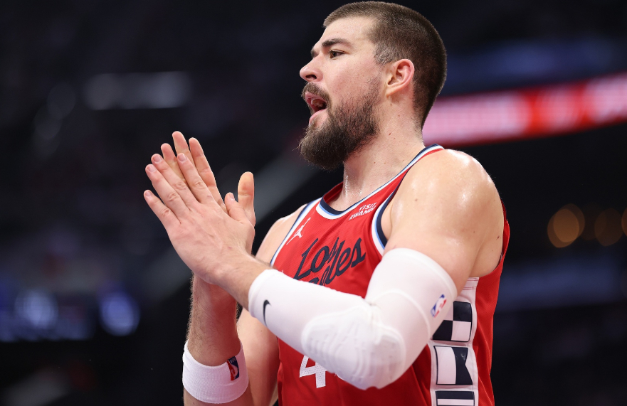 快船和凯尔特人上半场战罢，快船63-71落后。快船中锋上半场正负值：大洛在场6分